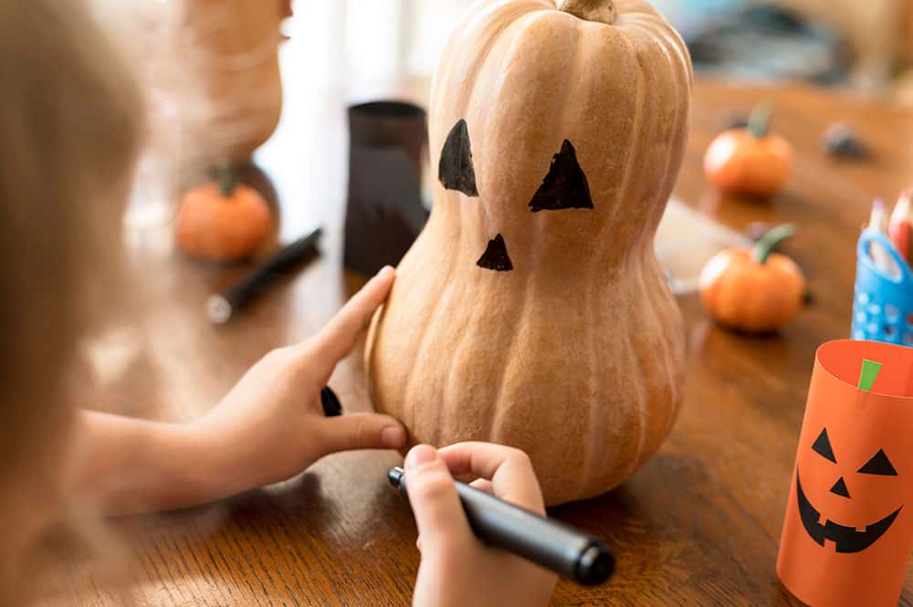 painting pumpkins